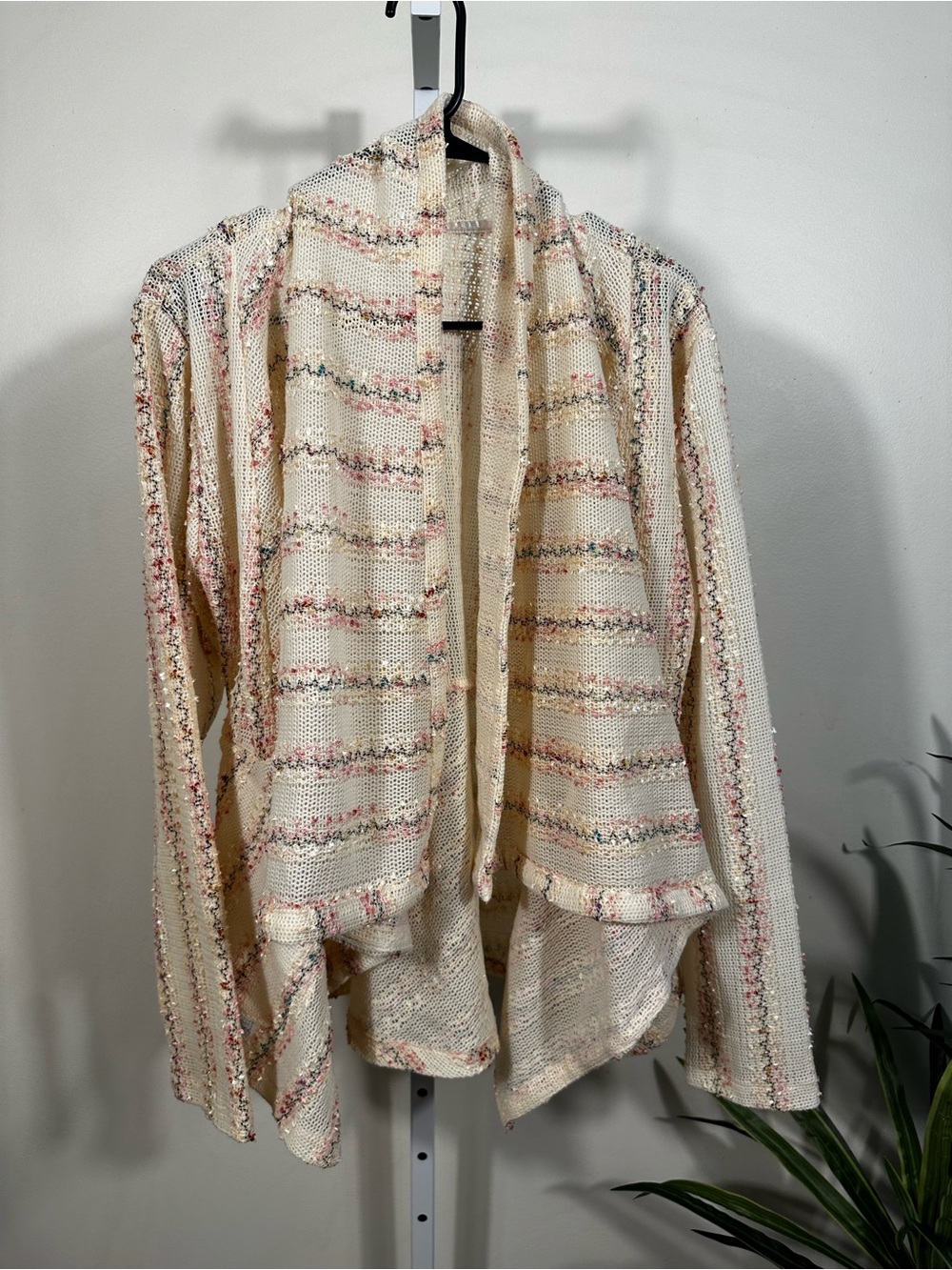 N15. Woven cardigan with embroidery